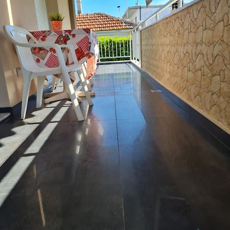 Dimitris Apartments Nea Plagia Exteriér fotografie